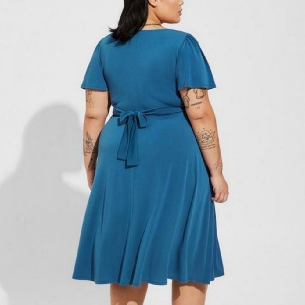 Torrid Crepe Flutter Sleeve Dress 0X - Picture 4 of 10